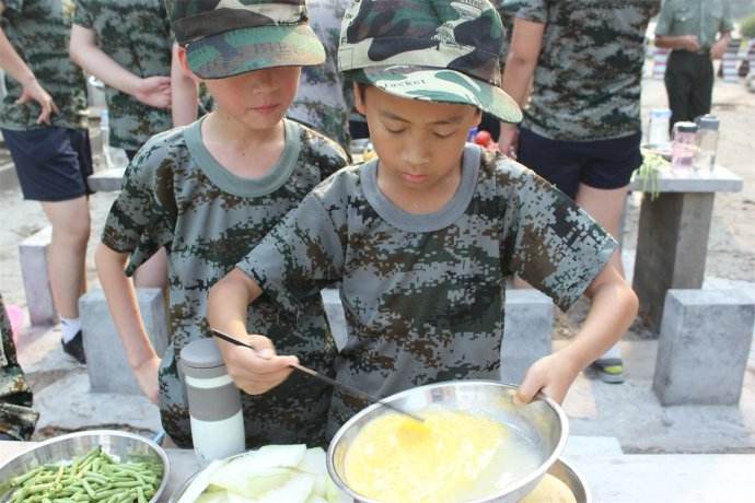 孩子参加暑假军事夏令营的好处有哪些