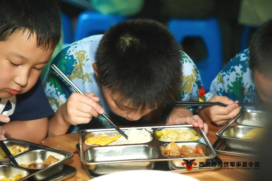 “黑格比”台风暴雨也浇灭不了小战士训练好习惯的热情！,上海西点夏令营