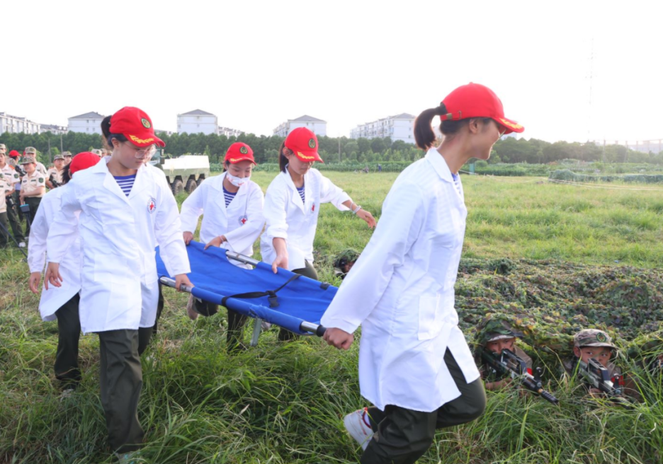 精英女兵营，做又飒又美的军中玫瑰！